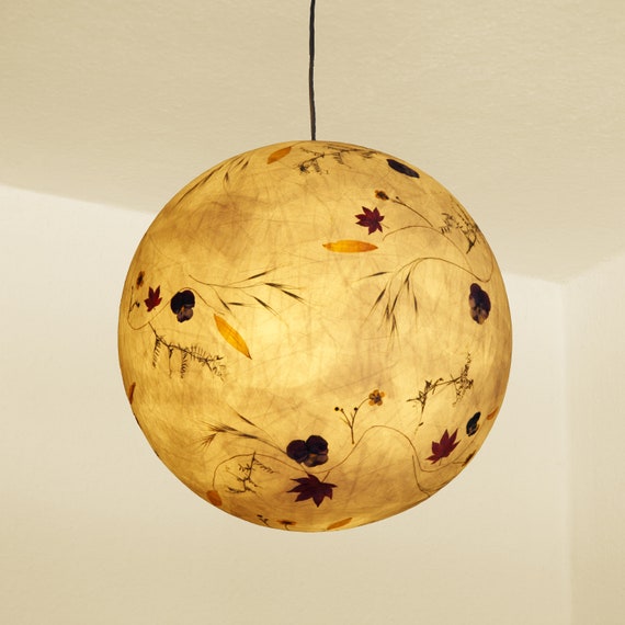 Lampenschirm 1 aus Seidenpapier mit Trespe,Hornveilchen, Topinambur.       Schlafzimmerlampe, Deckenlampe,Wohnzimmerlampe, Hängelampe