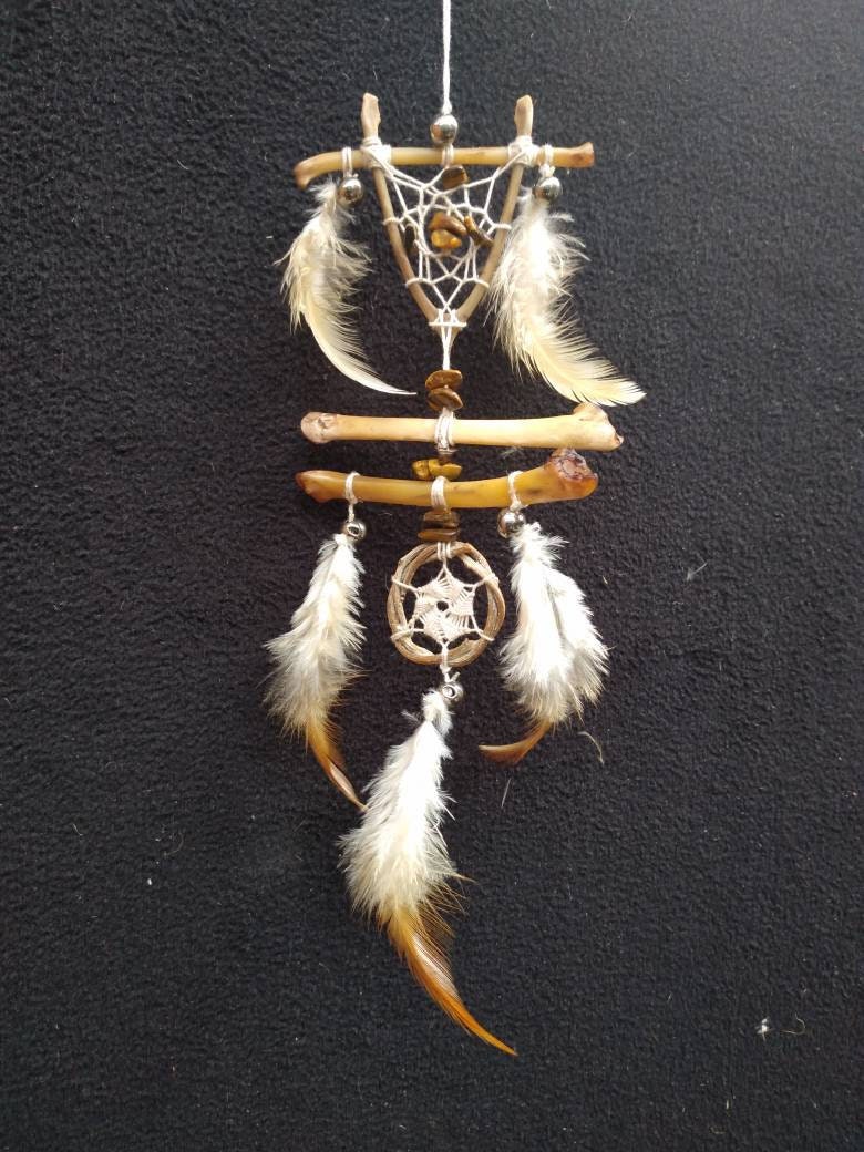 Grigri Dreamcatcher Attrape Rêve Os et Plumes de Coq Oeil Du Tigre