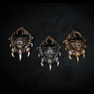 Xenomorph Magnets - Pendant - RESIN - hand painted/hand made facehugger alien hrgiger influenced aliens