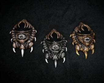 Xenomorph Magnets - Pendant - RESIN - hand painted/hand made facehugger alien hrgiger influenced aliens