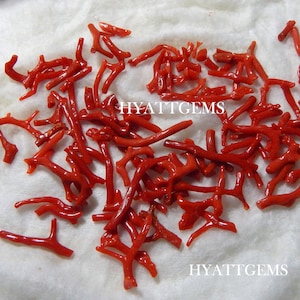 Perle di corallo rosso italiano, pietre preziose mediterranee lucidate, ideali per la creazione di gioielli come collane, bracciali e orecchini.
