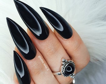 Black shiny press on nails - Faux Ongles - Claws - Goth nails - False nails - Long nails - stiletto almond Coffin nails - Custom nails