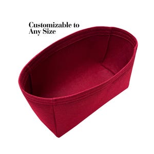 Könnte beinhalten: Ein burgunderfarbener Filz-Taschenorganizer mit rechteckiger Form und abgerundeter Oberseite. Der Text "Customizable to Any Size" ist in Weiß dargestellt. Der Organizer ist für die Verwendung in einer Handtasche konzipiert.
