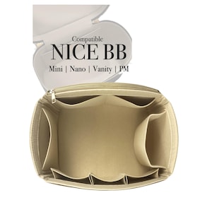 Puede incluir: Organizador de bolso de fieltro beige con múltiples compartimentos y cierre de cremallera. Compatible con las bolsas NICE BB Mini, Nano, Vanity y PM.