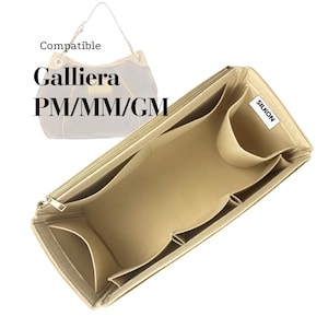 Könnte beinhalten: Beiger Handtaschen-Organizer mit mehreren Fächern und einem Reißverschluss. Der Organizer ist mit "SILKON" beschriftet und für die Handtasche Galliera PM/MM/GM konzipiert. Das Bild zeigt auch eine kompatible Handtasche.