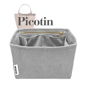 Könnte beinhalten: Grauer Filz-Handtaschen-Organizer mit mehreren Fächern und einem Reißverschluss oben. Der Organizer ist mit "SILKON" beschriftet und für eine "Picotin"-Tasche konzipiert. Der Organizer hat einen goldfarbenen Reißverschluss.