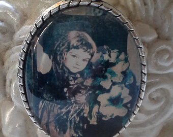 Medallion"Girl with bouquet of flowers"Unique nostalgia pendant