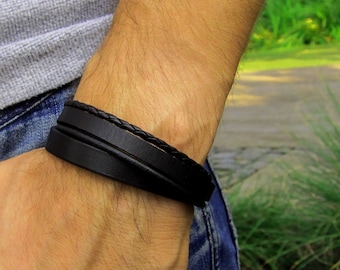 Leather bracelet for strong joints in brown or black with engraving