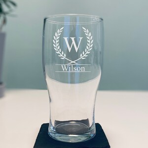 Engraved Wreath Pint Glass With Coaster Engraved Beer Glass Beer Drinker Personalised Gift Ale Glass Etched Beer Glass Wreath Design