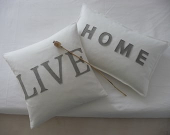 Kissen aus Baumwolle mit HOME...LOVE...HOPE... Applikation/aus Leinen im Vintage Style.