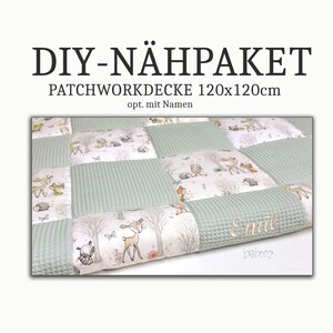 Könnte beinhalten: DIY-Nähpaket für eine Patchworkdecke mit Waldtier-Print und einem hellgrünen Waffelstoff. Die Decke ist 120x120cm groß und kann mit einem Namen personalisiert werden. Das Set beinhaltet den Text "DIY-NÄHPAKET PATCHWORKDECKE 120x120cm opt. mit Namen" und den Namen "Emil" mit dem Text "babooz" darunter.