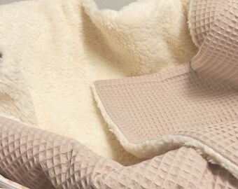 Couverture bébé en peluche fourrure - cappuccino gaufre, optez. par nom