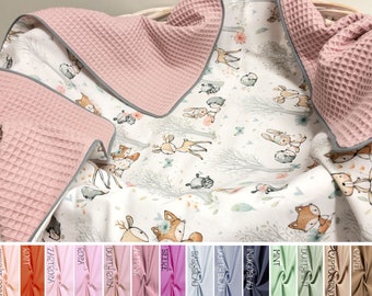 Couverture pour bébé avec nom (opt.) Animaux forestiers - gaufre pique rose poussiéreux, personnalisable