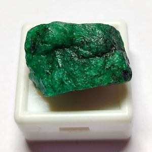 Natural Green Emerald Zambia Rough Loose Gemstone Genuine Green Emerald Zambian Rough Gemstone J18-1