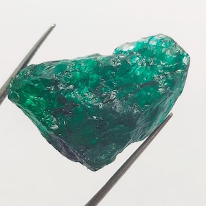 Natural Emerald Zambia Green Rough Loose Gemstone Green Emerald Zambian Rough Gemstone B33-4