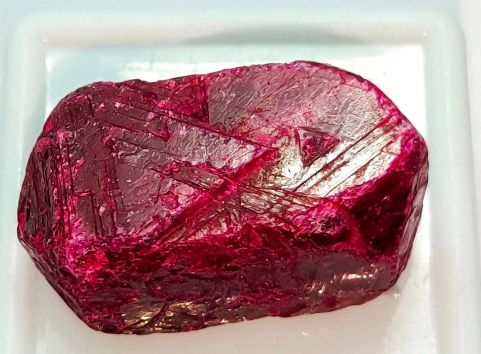 RARE ! RUBIS TRAITé ROUGE POURPRE D AFRIQUE DE 3,99 CARATS