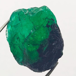 Natural Green Emerald Zambia Rough Loose Gemstone Green Emerald Zambian Rough Gemstone J11-3