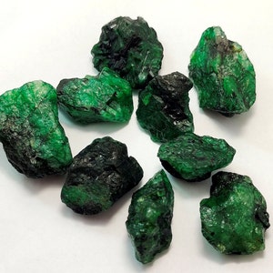 Natural Emerald Zambia Green Raw Rough Loose Gemstone Genuine Green Emerald Zambian Rough Gemstone E88-2