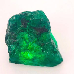 Natural Green Emerald Zambia Rough Loose Gemstone Genuine Green Emerald Zambian Rough Gemstone G44-3