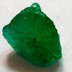 Natural Emerald Green Color Rough Loose Gemstone Genuine Emerald Emerald Rough T22-1