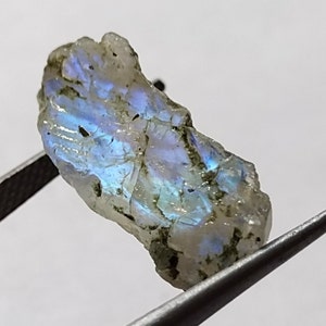 Natural White Rainbow Moonstone Rough Gemstone - Sri Lanka T21-1