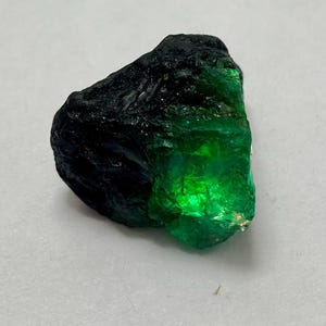 Natural Green Emerald: Natural Zambia Rough Loose Gemstone P33-3 28 CTS 20X16X13 MM