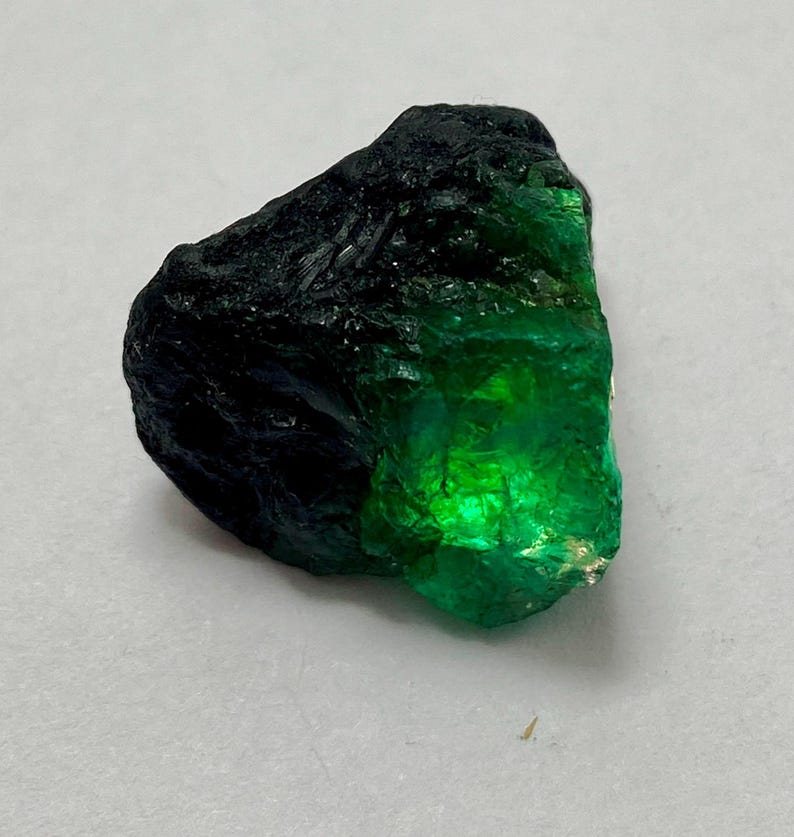 Natural Green Emerald: Natural Zambia Rough Loose Gemstone P33-3 28 CTS 20X16X13 MM