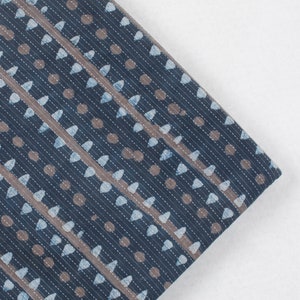 Tessuto indiano Kantha vintage stampato a blocchi, blu indaco, tintura naturale, cotone Dabu, stampa fangosa, resistente ai vestiti, tessuto tagliato su misura HBF#0055