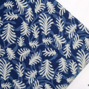 Tessuto stampato indaco, tessuto stampato a blocchi, cotone blu, tessuto in puro cotone indaco, tessuto tinto naturalmente, tessuto indiano tagliato su misura IBF#095