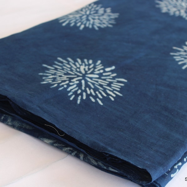 Tissu indien en coton imprimé bleu à la main, tissu indien en coton imprimé indigo Sarong Caftan pour robe, tissu pour rideaux par mètre IBF#041
