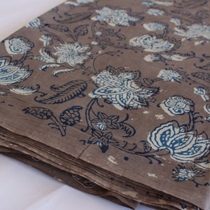knippen tot grootte Flower Print Hand blok gedrukt katoenweefsel, natuurlijke plant geverfde stof, 100% katoen Indiase stof KDF # 010