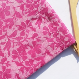 Tessuto rosa indiano Tessuto di cotone Dabu Tessuto leggero, Tessuto di fango tinto vegetale naturale stampato Jaipuri tagliato su misura HBF#108