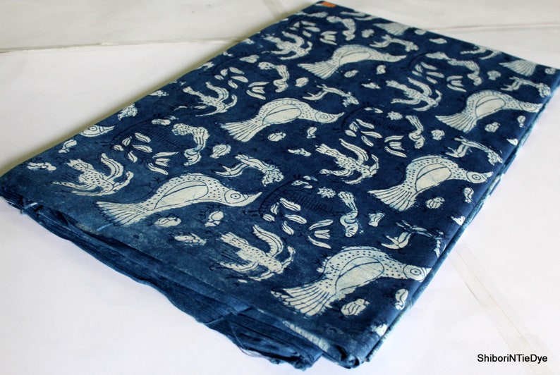 Tissu indigo imprimé en bloc, oiseau, imprimé à la main, tissu indien, teinture végétale naturelle, tissu à coudre, tissu par mètre IBF 08 image 3