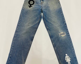 Frau macht sich in die hose