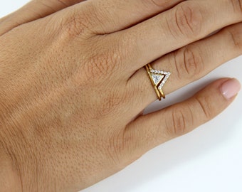 Trillion Engagement Ring Set: Triangle Stone Wedding Band