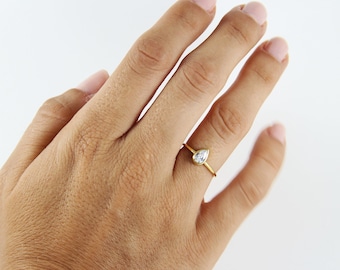 Anillo de compromiso silver pear cut