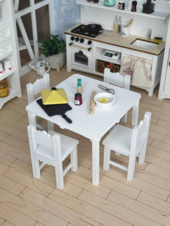 doll dining table