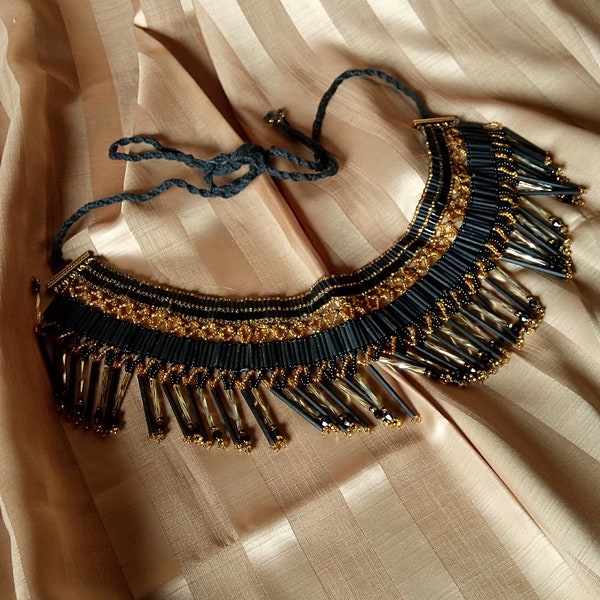 Hand-made black and gold necklace/choker(or not) /Collier ras-de-cou (ou non) noir et doré fait-main