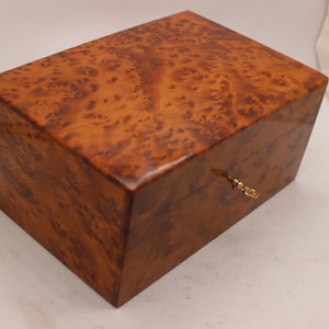 Large Hand-Crafted Jewelry Box Made Of Thuya Burl,Wood Ring Box,Jewelry Organizer Box,Wooden Keepsake Box,Storage Box,Decorative Lock Box