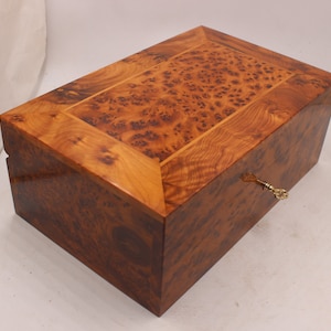 Portagioie in legno realizzato a mano in radica di Thuya con due livelli di stoccaggio, portagioie da donna, portaorologio da uomo, scatola decorativa con serratura