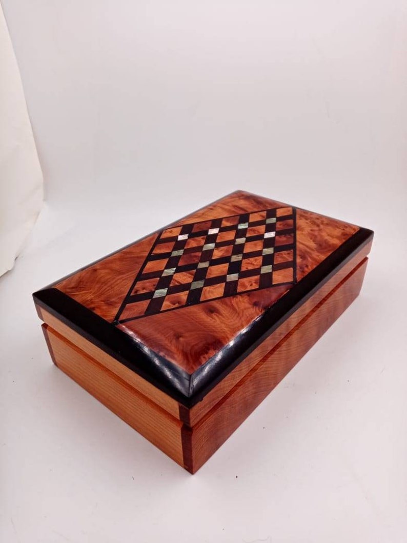 Large Jewelry Organizer Box Hand-Carved Wooden Jewelry Inlaid Box Made of Thuya Burl Wood Decorative Storage Box Gift For Her