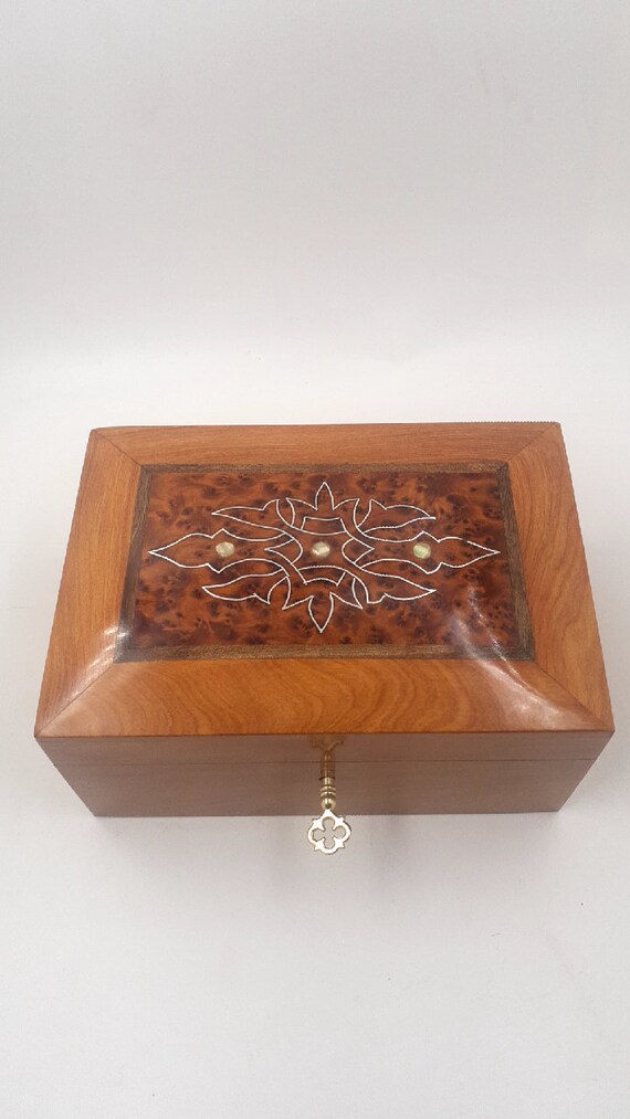 Sysow Wooden Storage Box Treasure Chest Wooden Box Jewellery Box Tarot Box Made of Wood with Carved Tree Handmade Jewellery Box