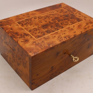 Grande portagioie in legno fatto a mano in radica di thuja, organizer per gioielli, scatola dei ricordi, scatola decorativa per donne, scatola regalo di Natale