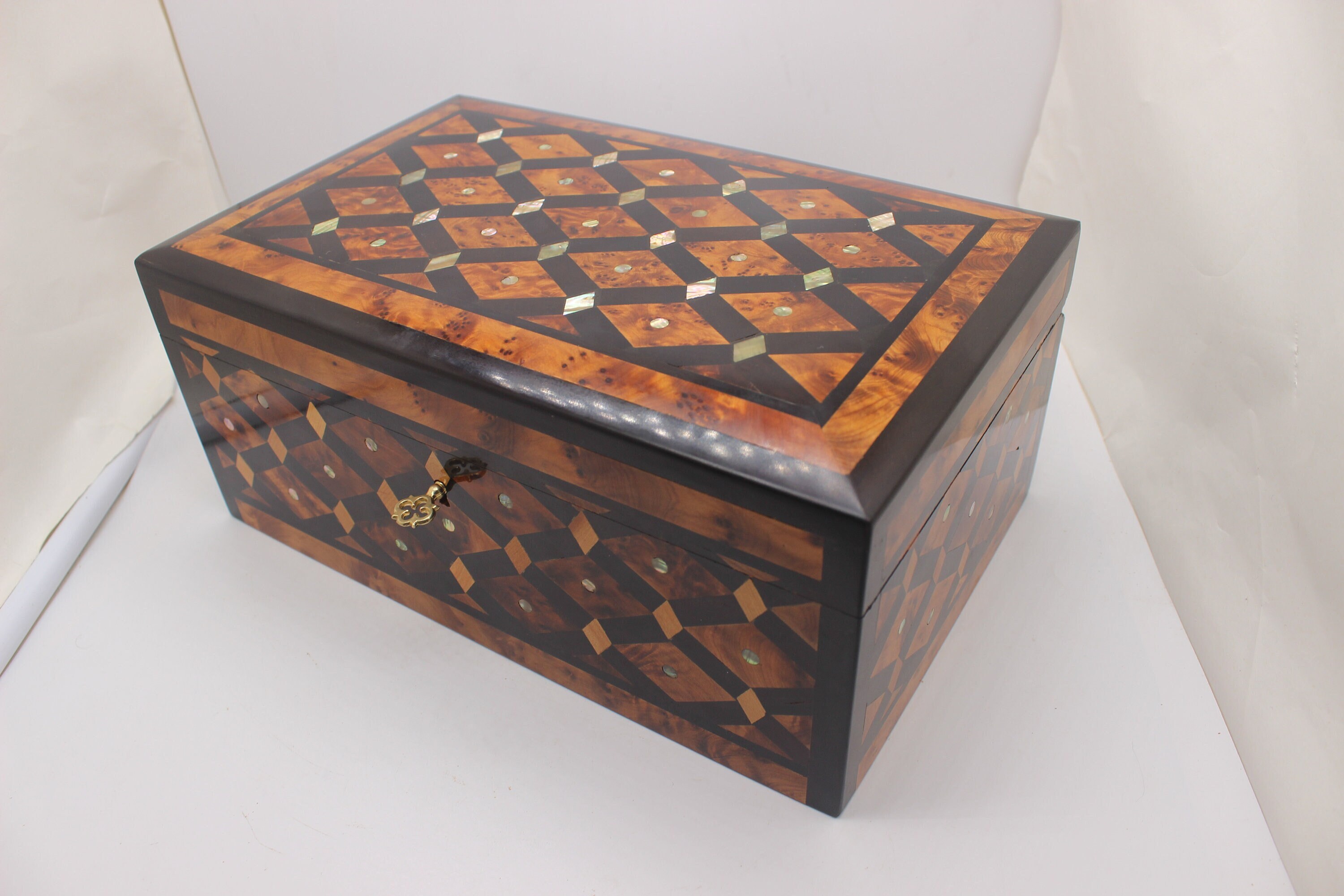 Big Wooden Jewelry Box Made Of Thuya Wood Inlaid With Mother-Of-Pearl,Lock Box 