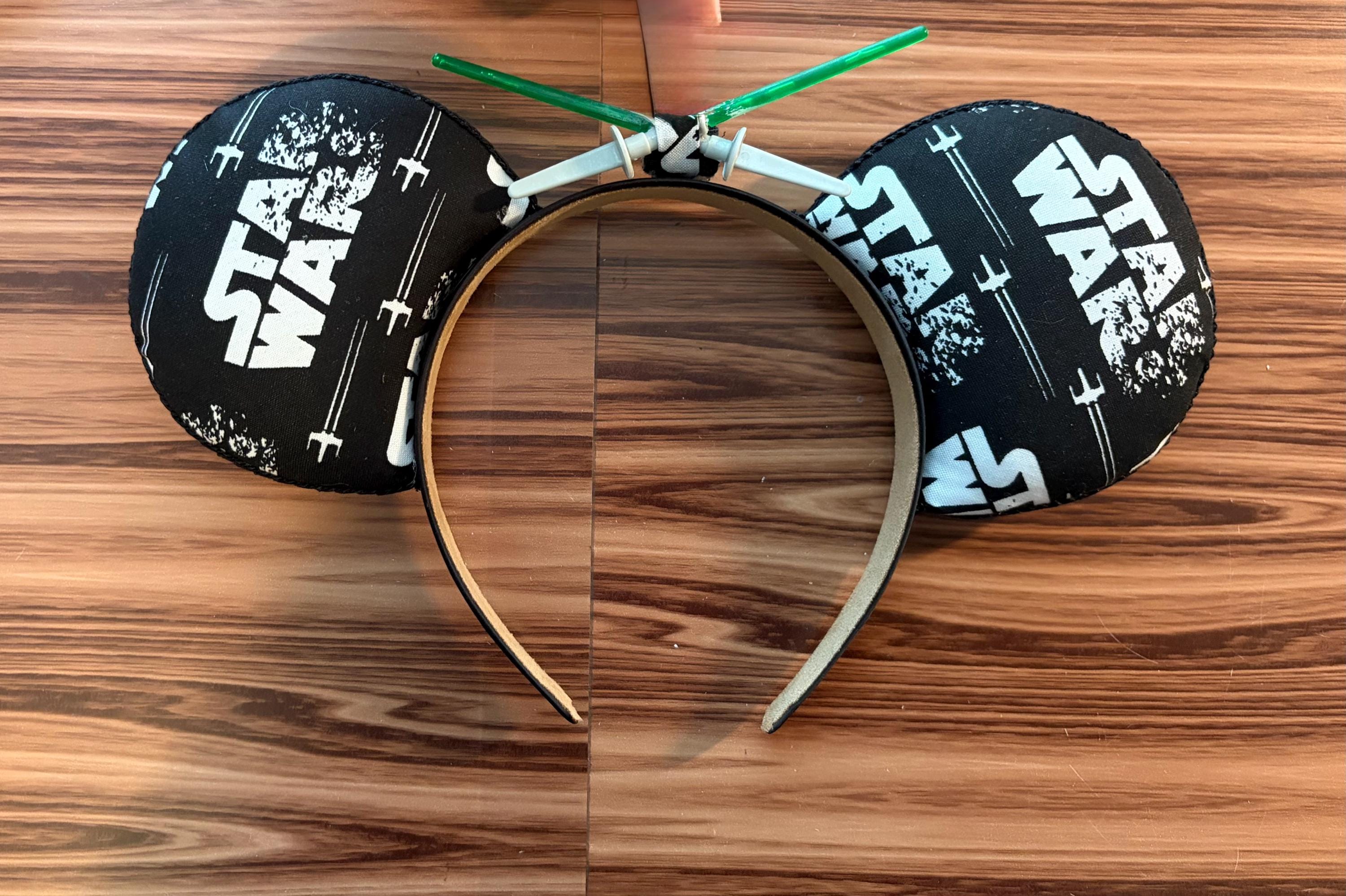 Star Wars Minnie Ears / Disney Star Wars Ears / Light Saber 