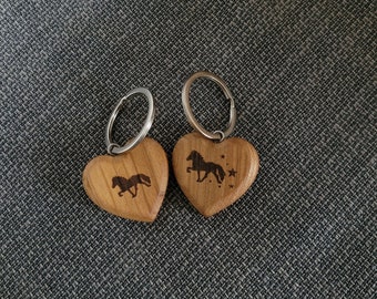 Schlüsselanhänger aus Holz mit Islandpferd