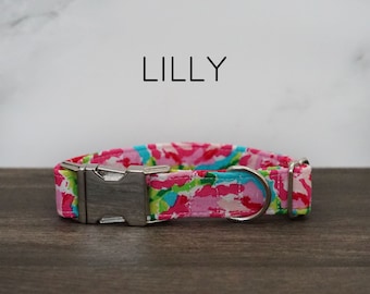 Lilly Hundehalsband - Rosa gezeichnete Blumen, gemalte Rosen, hell, grün, blau, geblümt, modernes Hundehalsband, Made in America