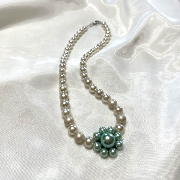 Collier ras de cou 16" Aqua et Moonglow Lucite - Collier et boucle d'oreille recyclés à partir des années 1960, marqués Japon - Bijoux d'été - Accessoire pour robe d'été