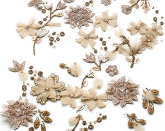 Champaignebeige handbroderat tylltyg, organzablommor, fina pärlor och strass.