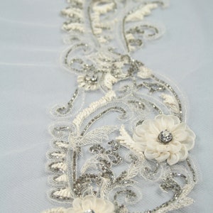 Pärlbroderad spetsslöja, haute couture-tyg, pärlbroderad spetsapplikation för brudtärnor, strass-blomapplikation, handbroderat tyg. bild 4